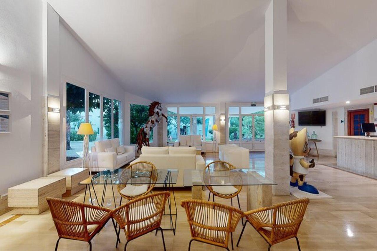 Marinda Garden Aparthotel Кала-ен-Бош Екстер'єр фото
