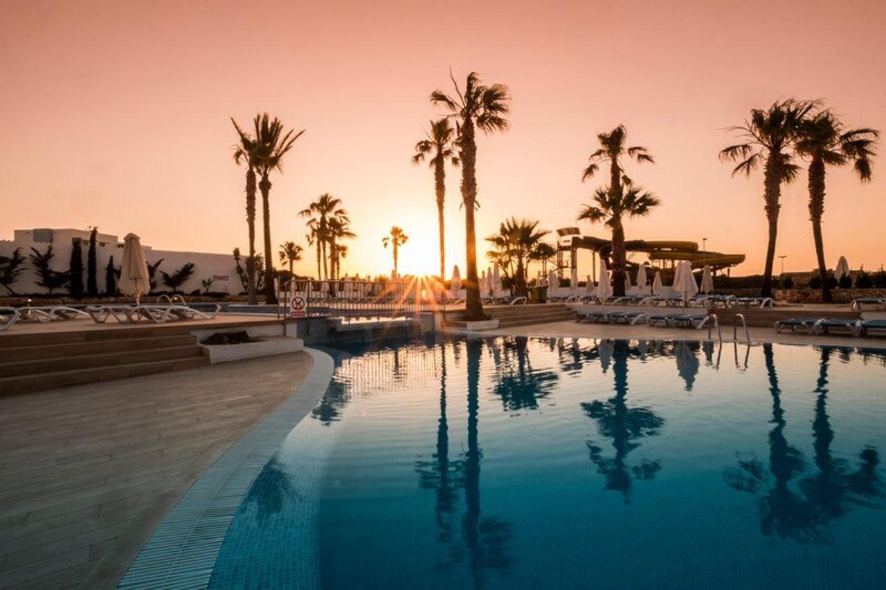 Marinda Garden Aparthotel Кала-ен-Бош Екстер'єр фото