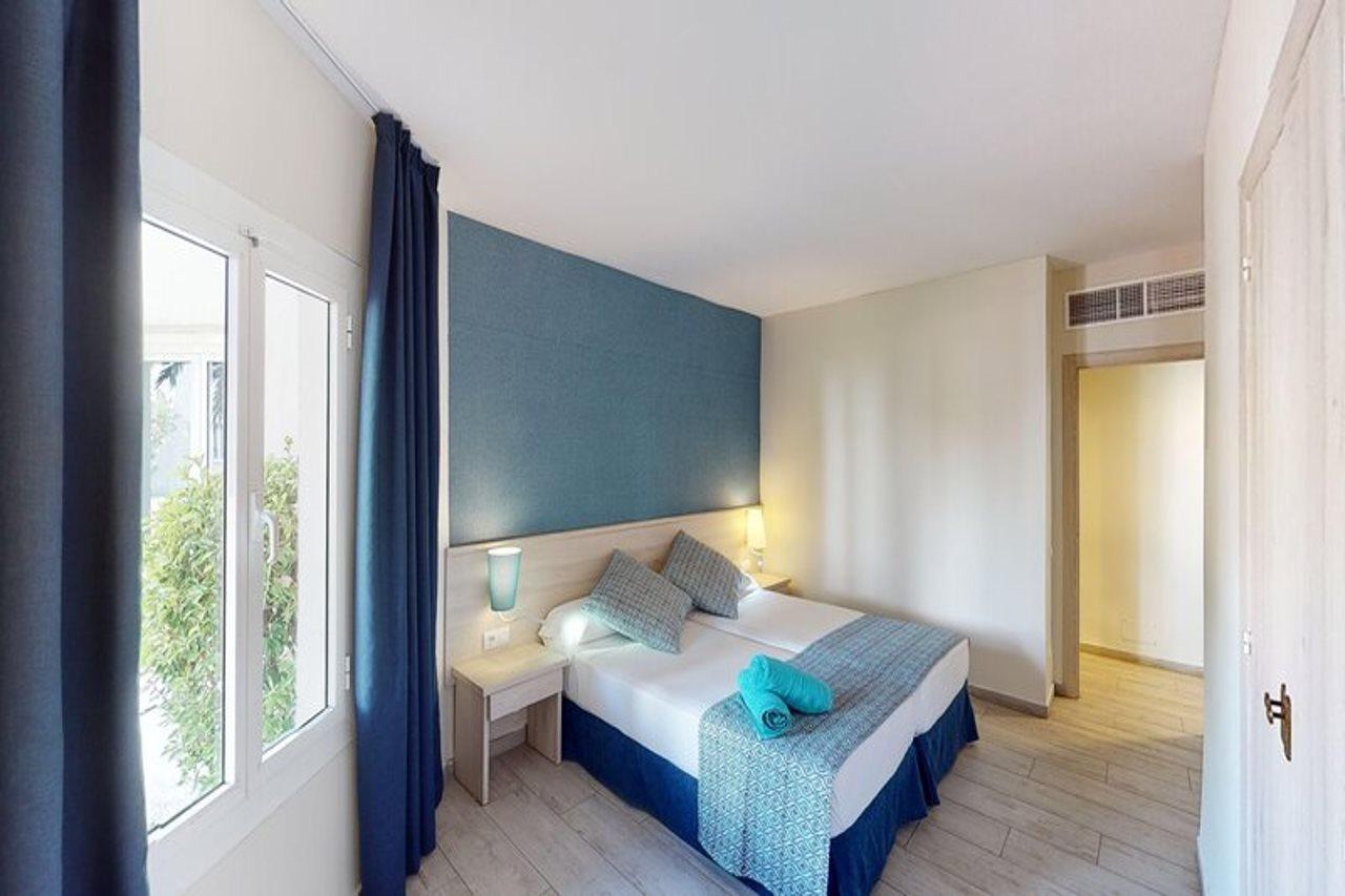 Marinda Garden Aparthotel Кала-ен-Бош Екстер'єр фото