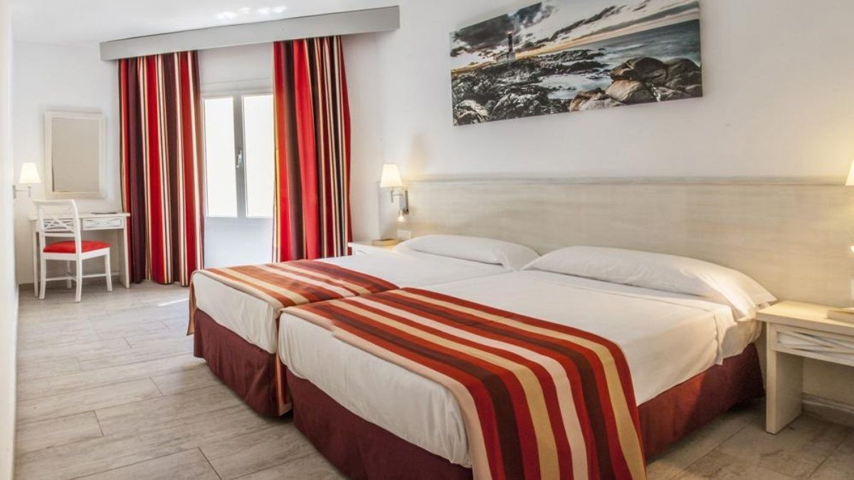 Marinda Garden Aparthotel Кала-ен-Бош Екстер'єр фото