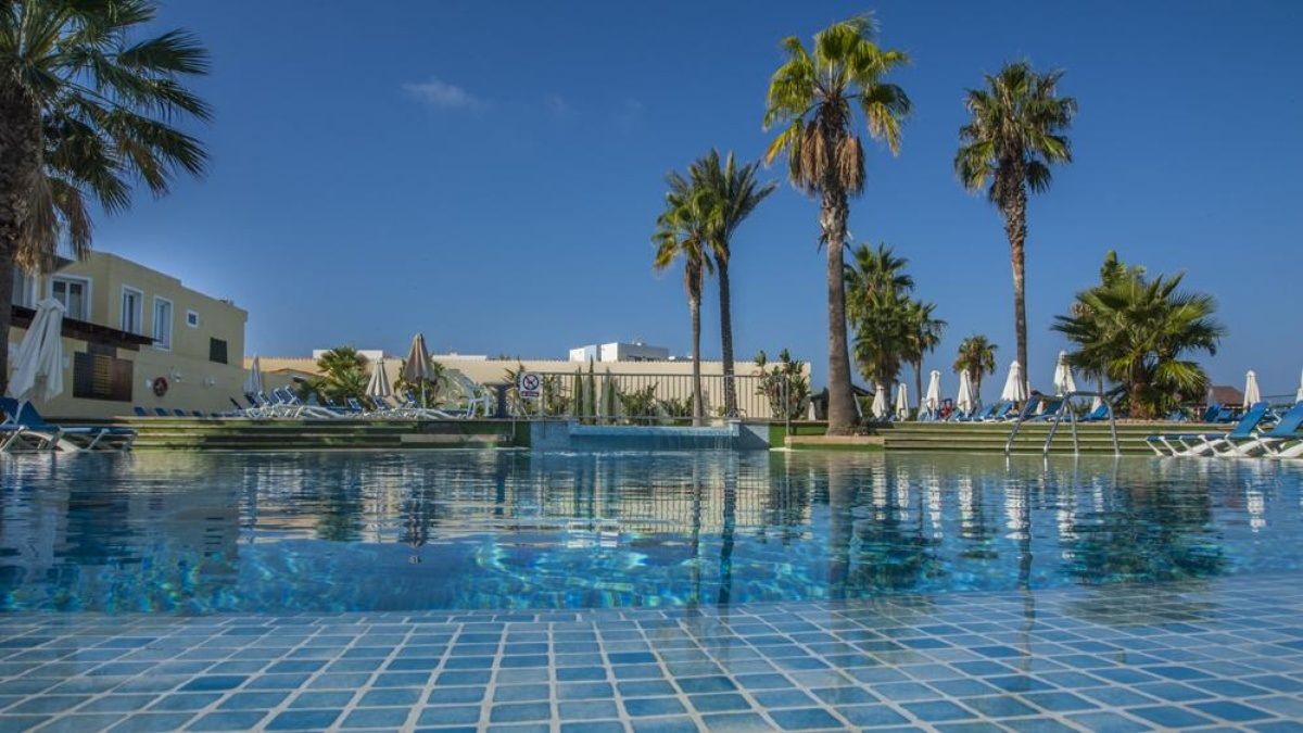 Marinda Garden Aparthotel Кала-ен-Бош Екстер'єр фото