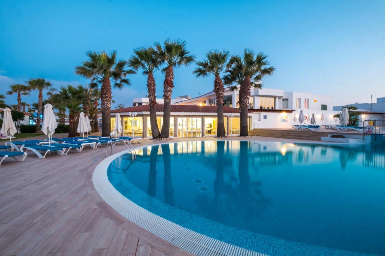 Marinda Garden Aparthotel Кала-ен-Бош Екстер'єр фото